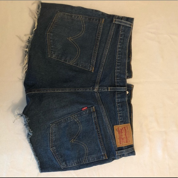 LEVI 501 Blue Denim Shorts - Picture 2 of 4